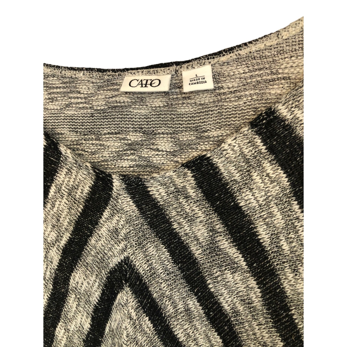 CATO Women’s Black Striped White and Gray Sweater Scoop Neck Pre-Owned Size L