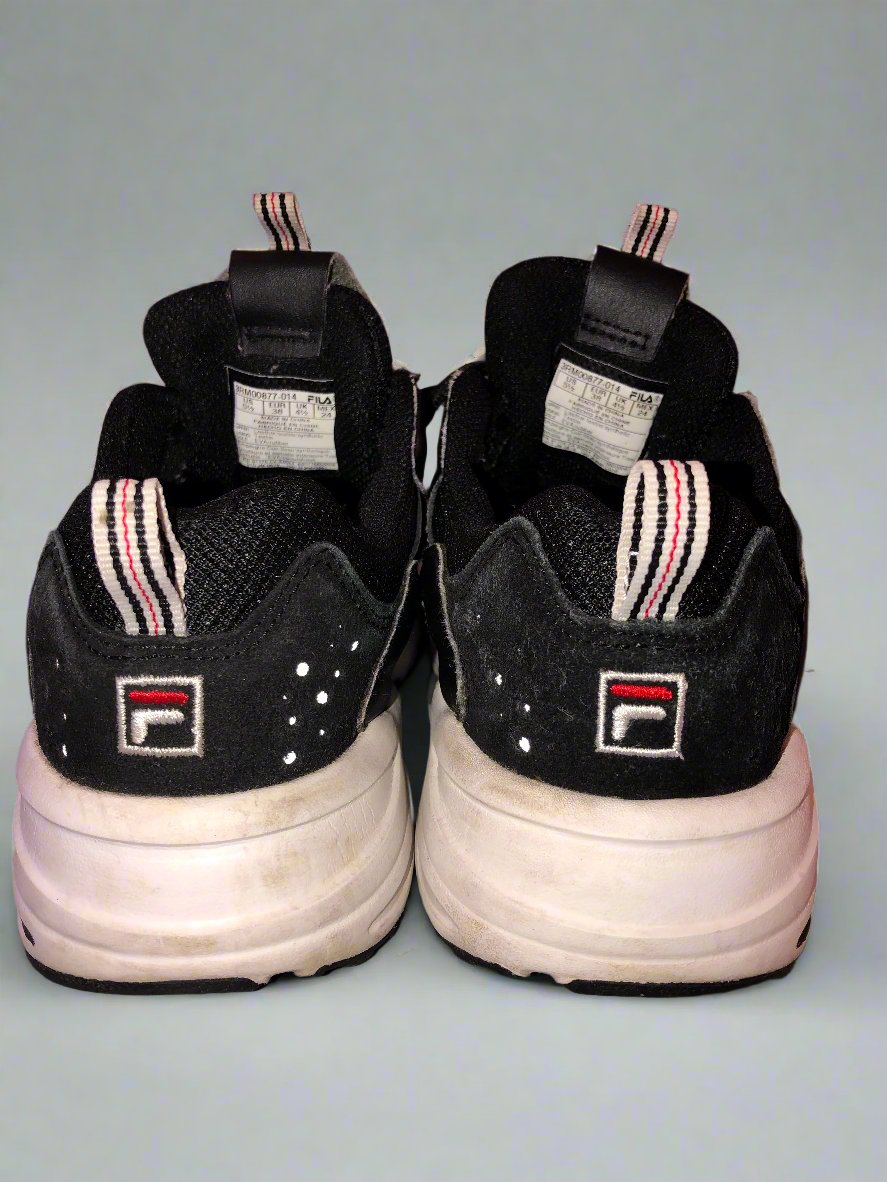 Fila Ray Tracer Boys Sneakers  Black/White Size 5 1/2 Pre-Owned