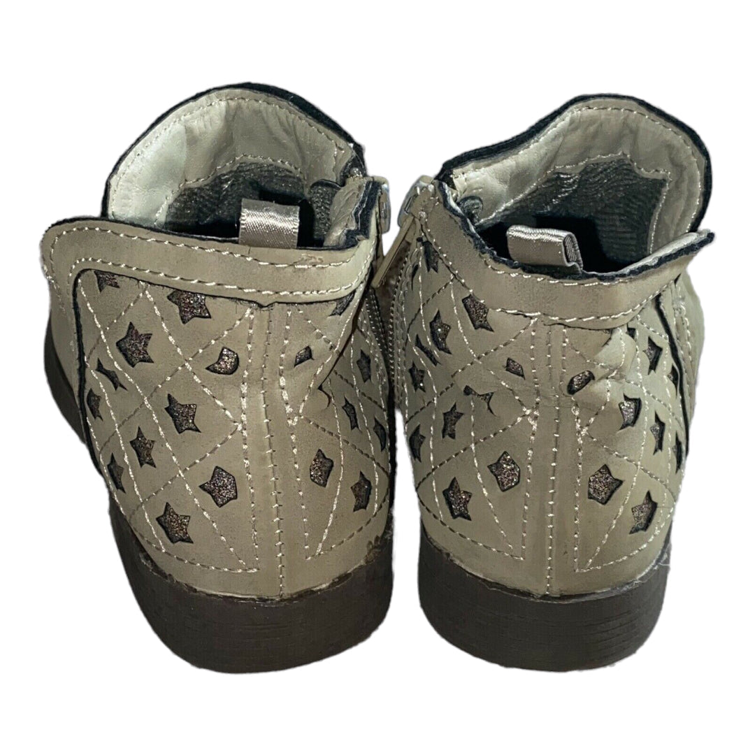 Toddler Girl's Gray Boots-OshKoshB’gosh Size 10 Pre-Owned - GF Variety Shop