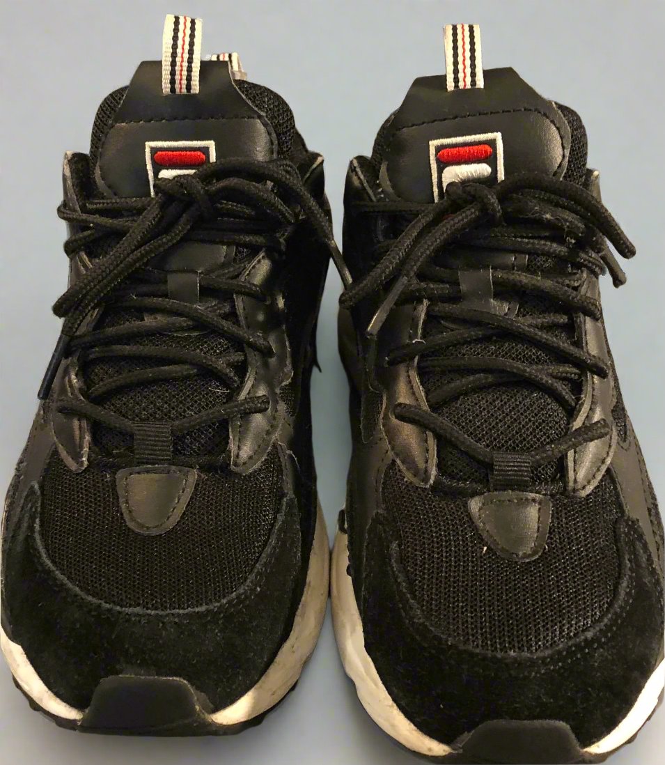 Fila Ray Tracer Boys Sneakers  Black/White Size 5 1/2 Pre-Owned