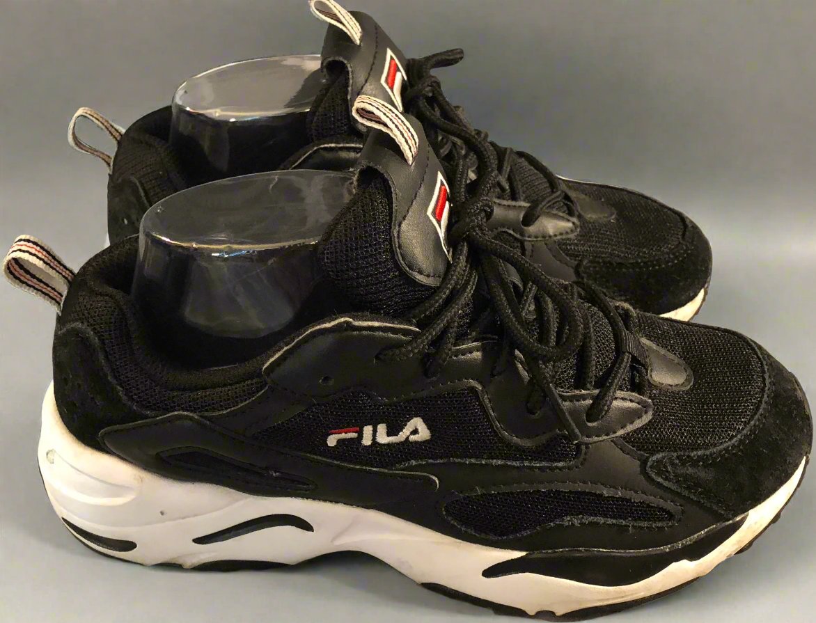 Fila Ray Tracer Boys Sneakers  Black/White Size 5 1/2 Pre-Owned