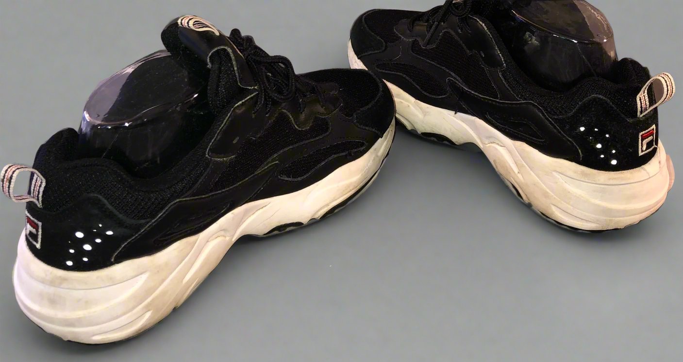 Fila Ray Tracer Boys Sneakers  Black/White Size 5 1/2 Pre-Owned