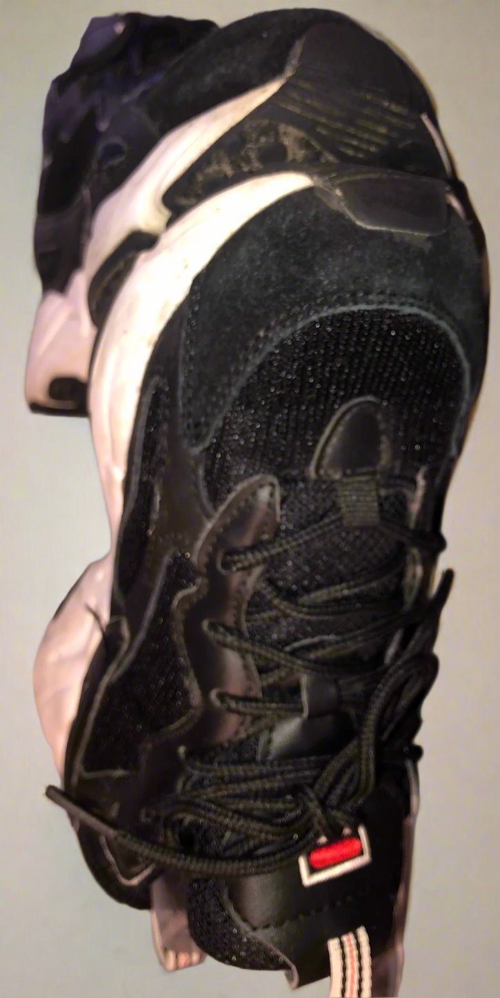 Fila Ray Tracer Boys Sneakers  Black/White Size 5 1/2 Pre-Owned