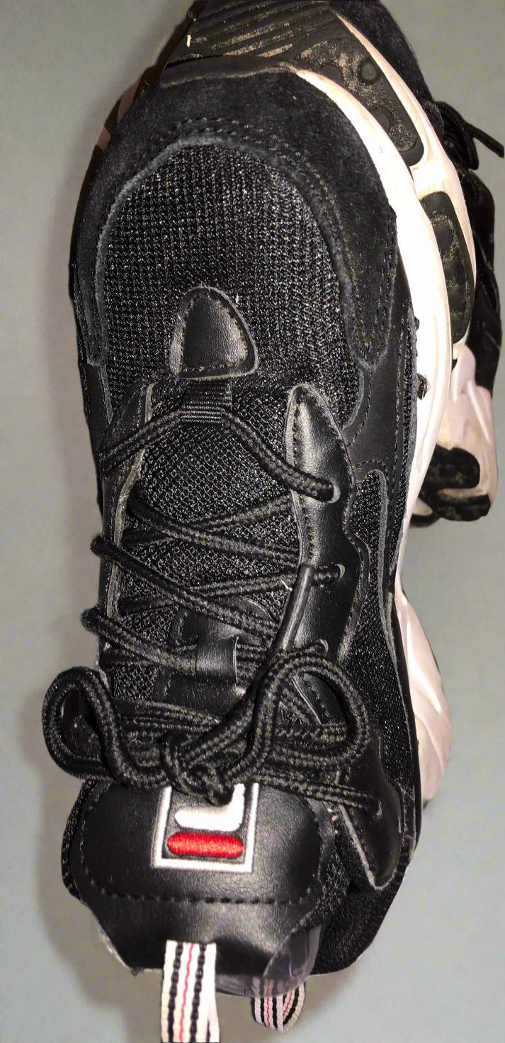 Fila Ray Tracer Boys Sneakers  Black/White Size 5 1/2 Pre-Owned