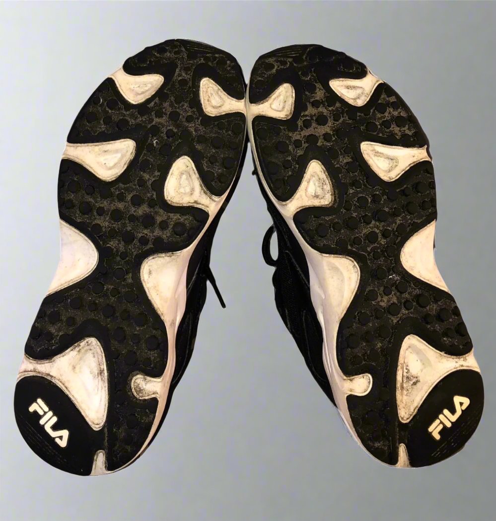 Fila Ray Tracer Boys Sneakers  Black/White Size 5 1/2 Pre-Owned