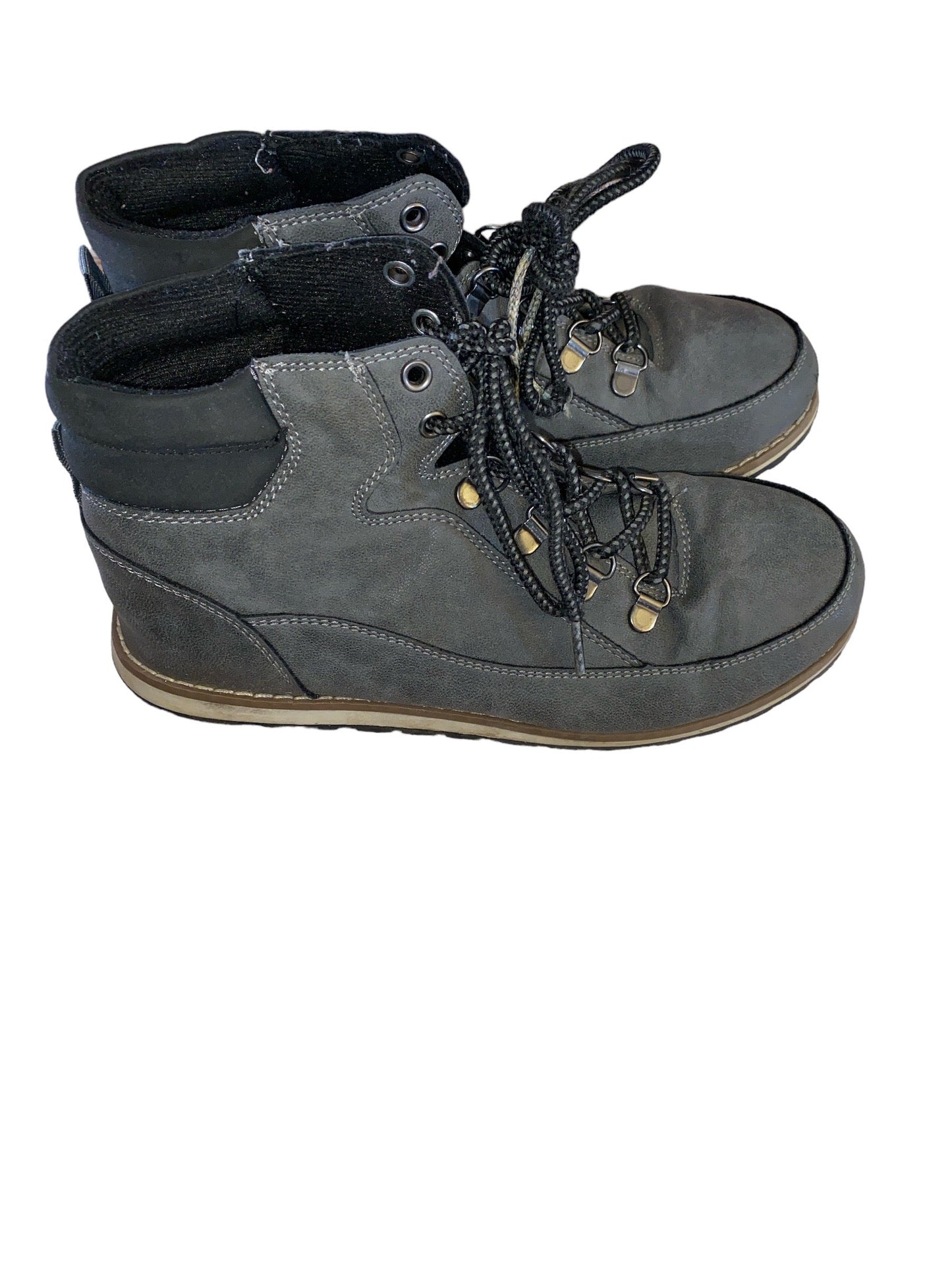 The Children's Place Gray/Black Boots Boys' Size 5 Pre-Owned