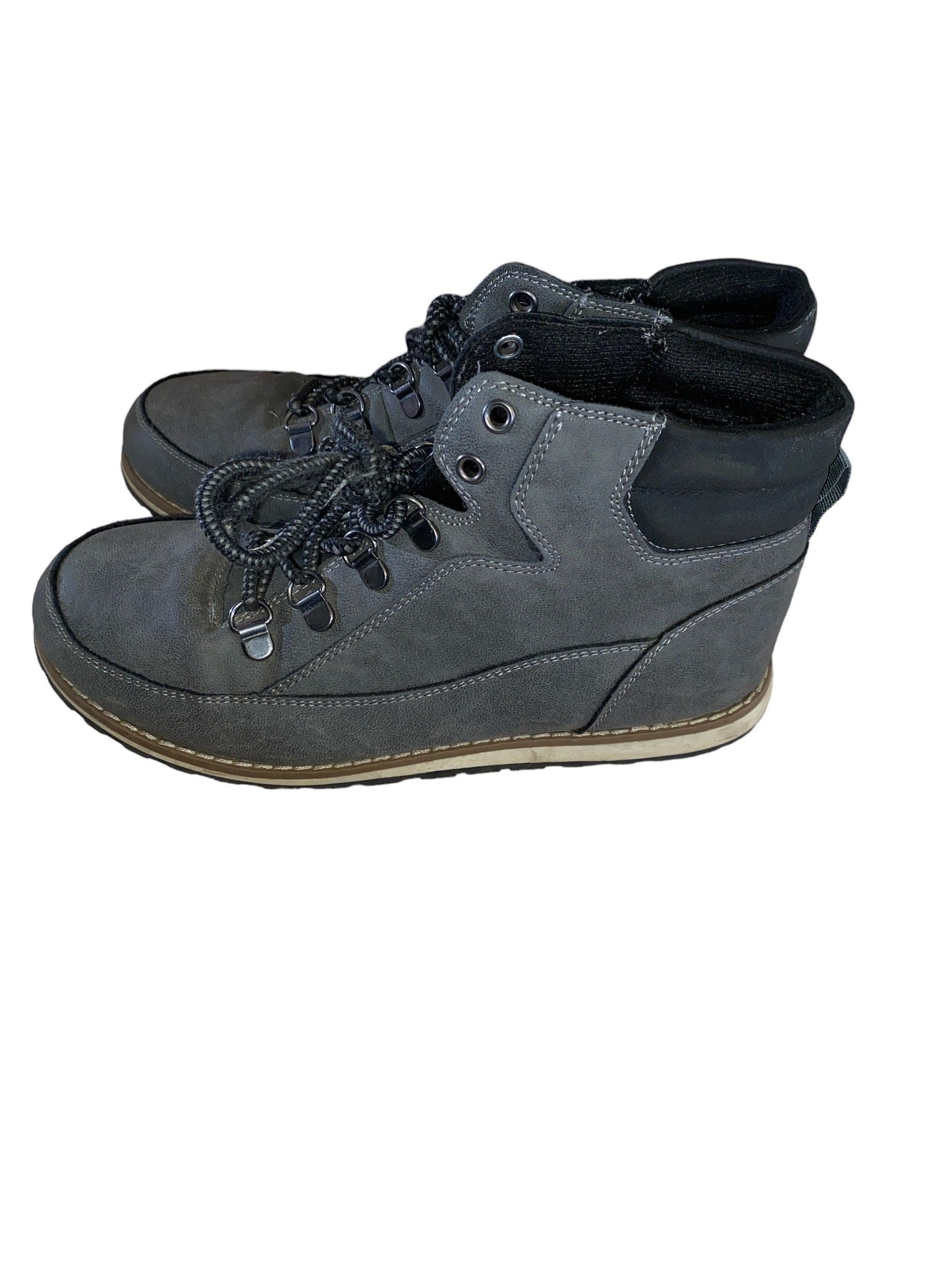 The Children's Place Gray/Black Boots Boys' Size 5 Pre-Owned