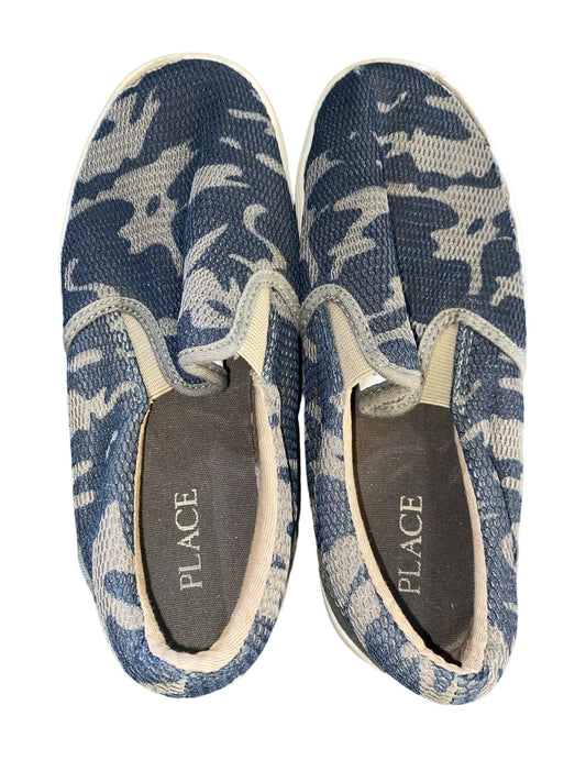 The Children’s Place Green Camo/Brown/White Slip On Boy's Size 2 Pre-Owned