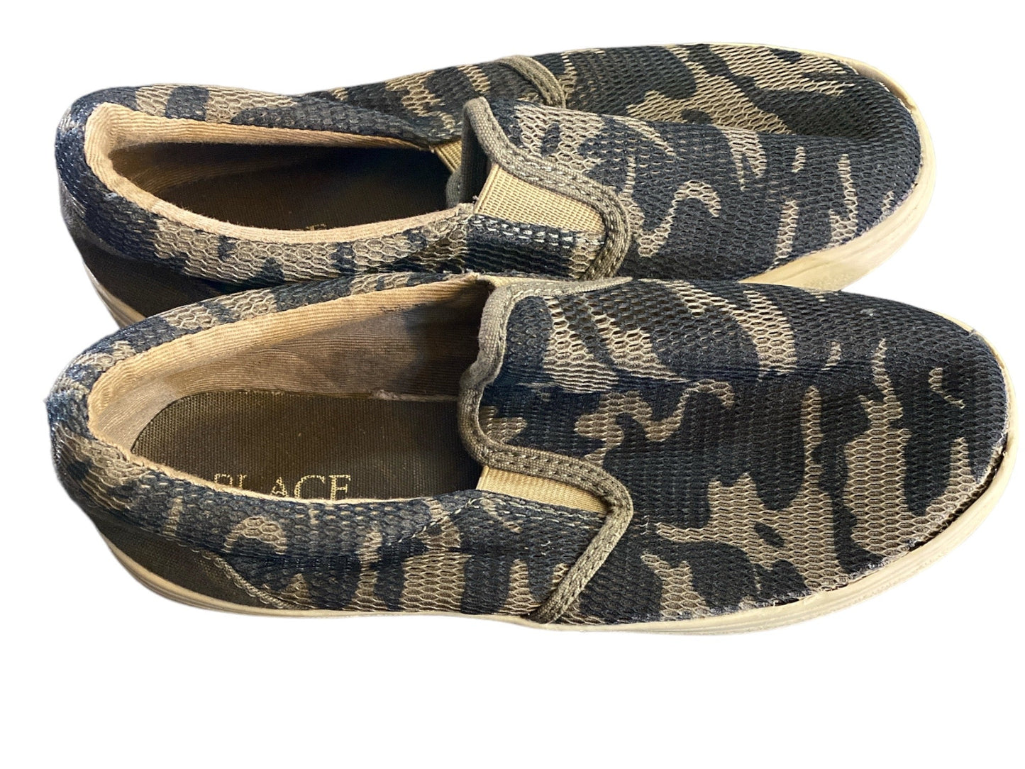 The Children’s Place Green Camo/Brown/White Slip On Boy's Size 2 Pre-Owned