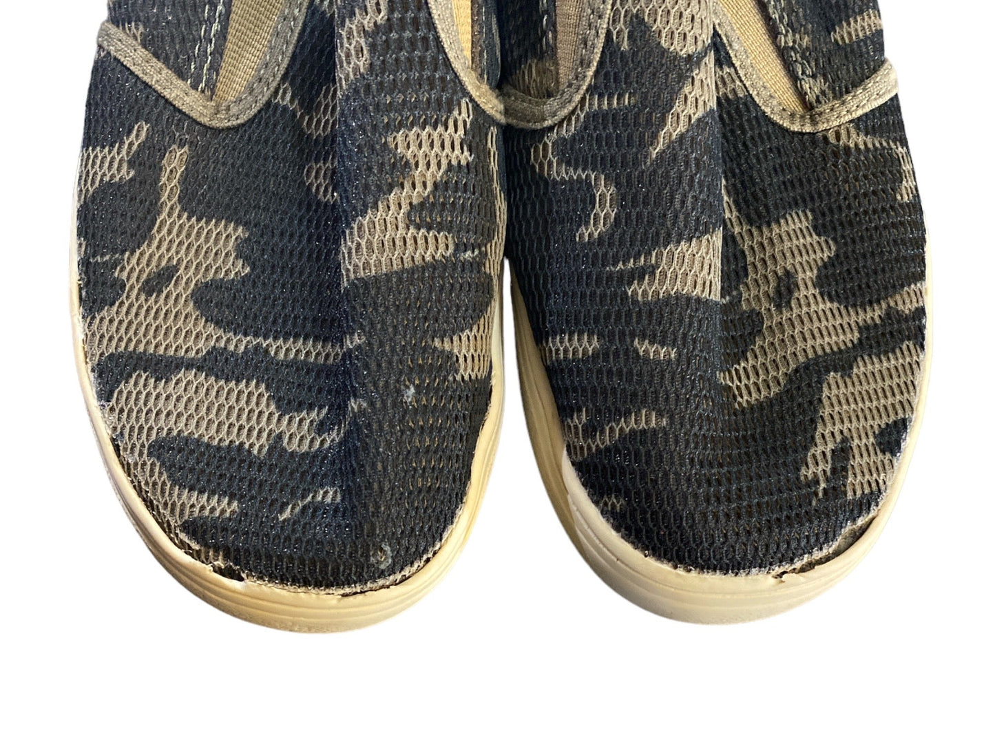 The Children’s Place Green Camo/Brown/White Slip On Boy's Size 2 Pre-Owned