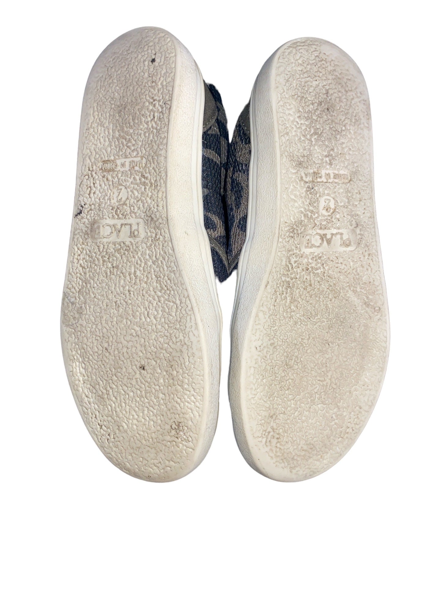 The Children’s Place Green Camo/Brown/White Slip On Boy's Size 2 Pre-Owned