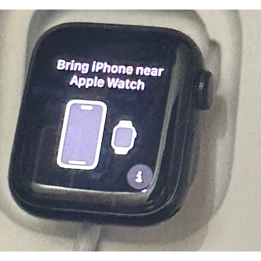 Apple Watch SE (2nd Gen) GPS 40mm Smartwatch Midnight Sport Band - S/M Pre-Owned